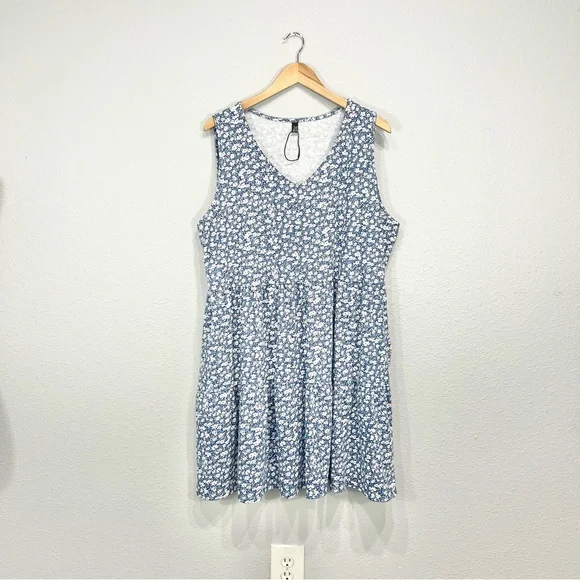 NWOT Boutique Floral Sleevless V-neck Shirt-Dress - Picture 3 of 12